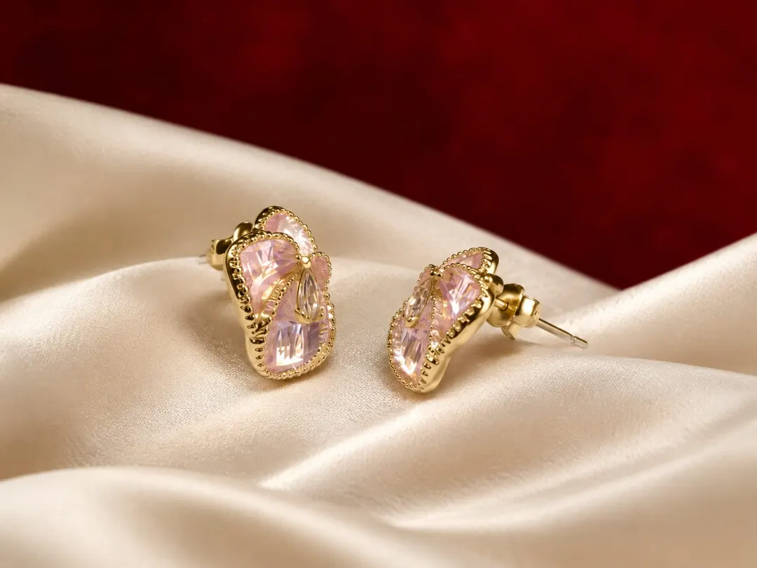 PINK FLORAL ENAMEL STUD EARRING.