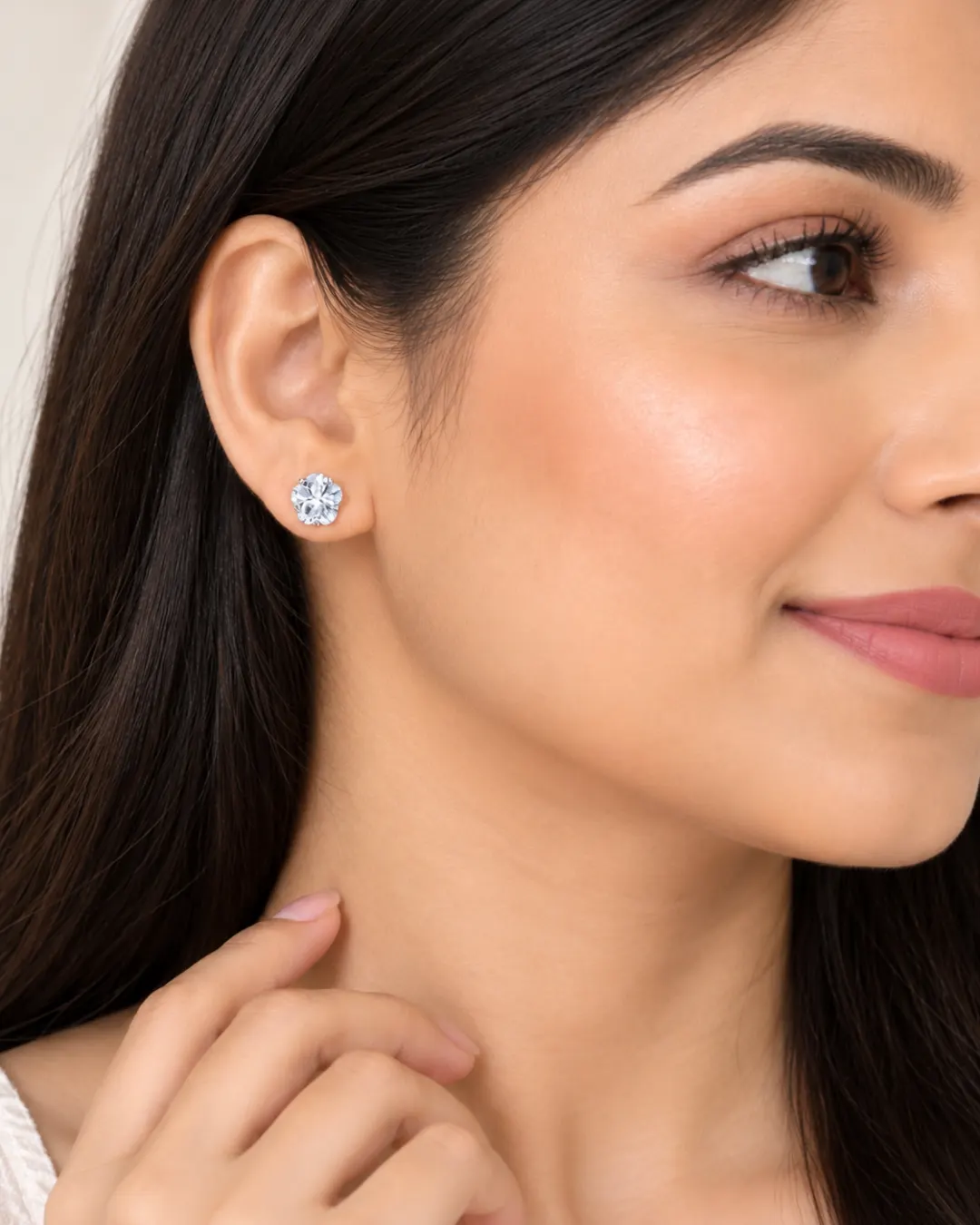 ELEGANT FLORAL SPARKLE STUD EARRINGS.