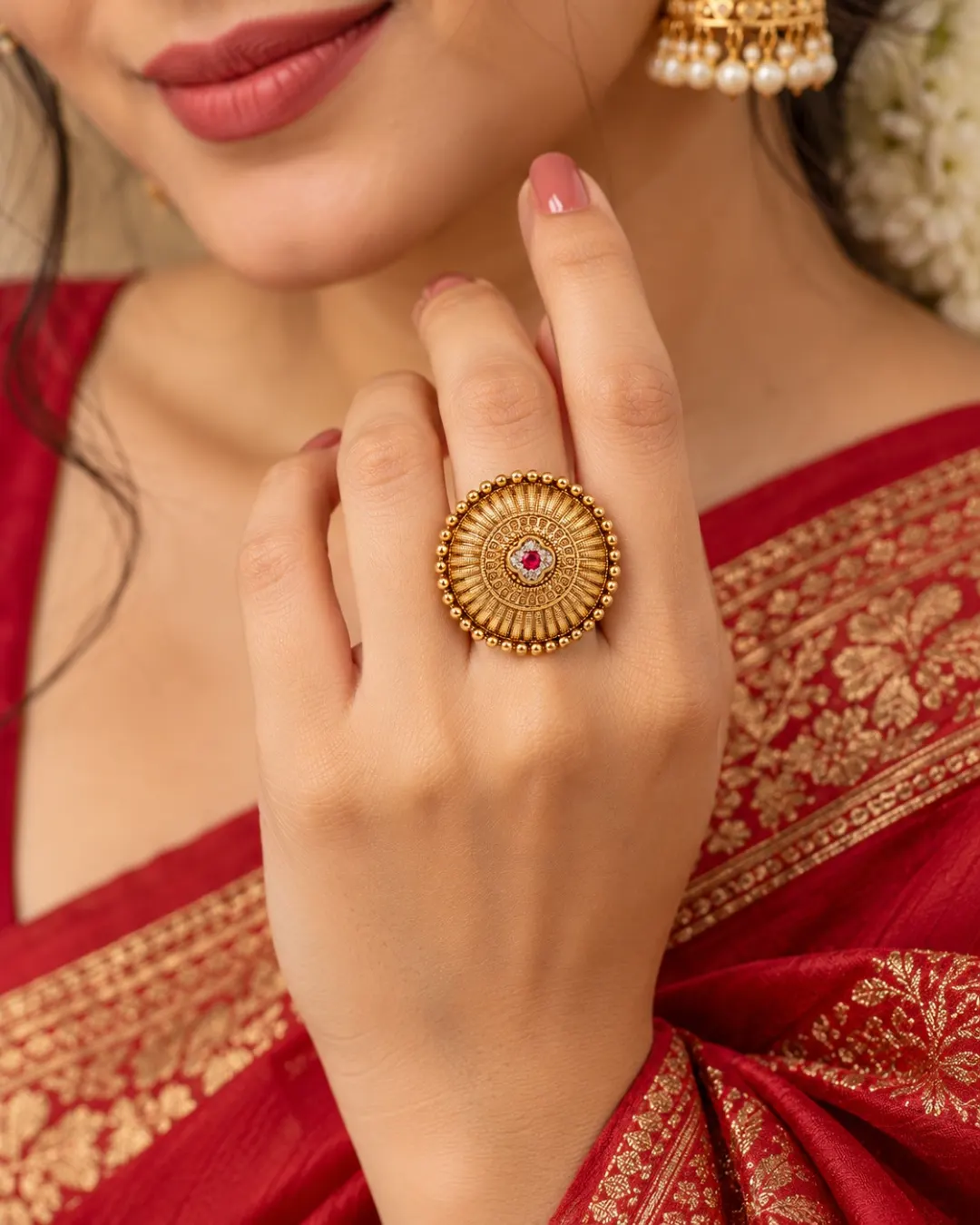 GOLD-TONE RED STONE FLORAL ROUND RING