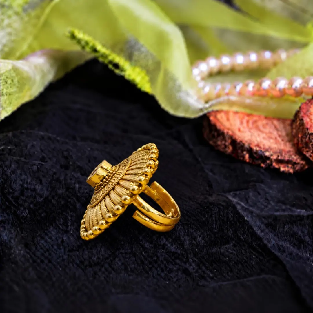 GOLD-TONE RED STONE FLORAL ROUND RING
