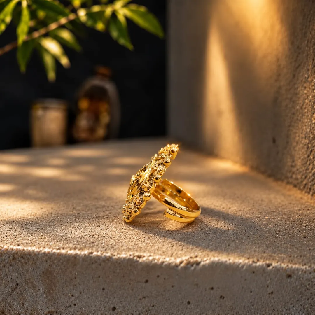 GOLD-TONE FLORAL RED STONE RING