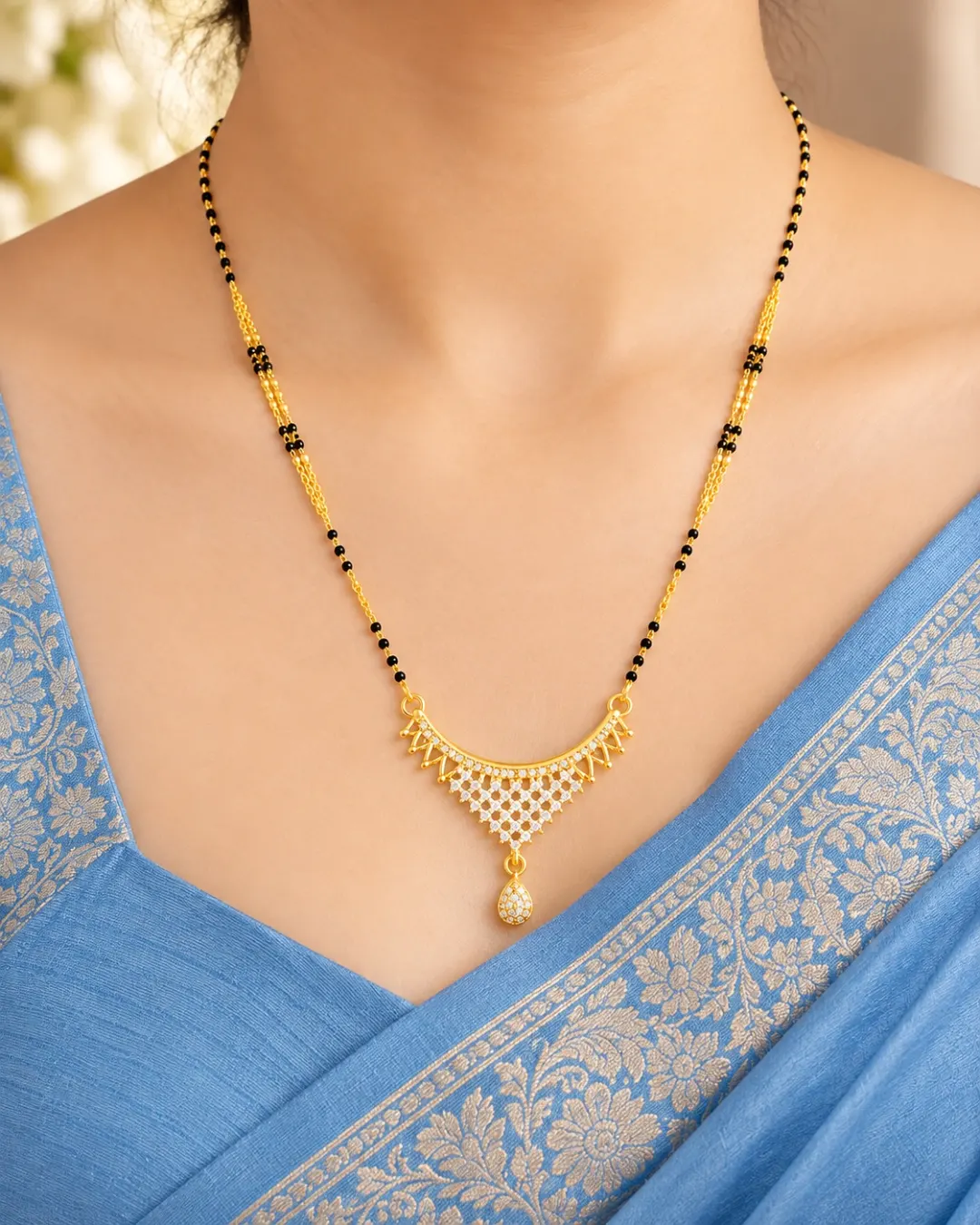 GOLD PLATED FAN SHAPE PENDANT MANGALSUTRA NECKLACE.