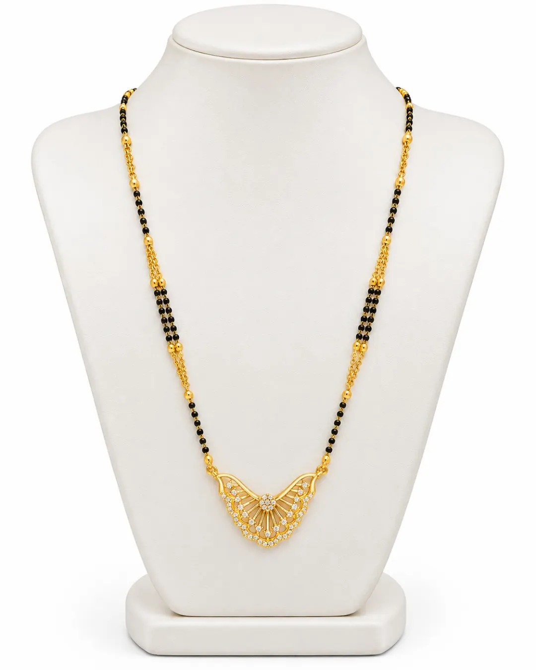 GOLD BLACK BEADED PENDANT NECKLACE.