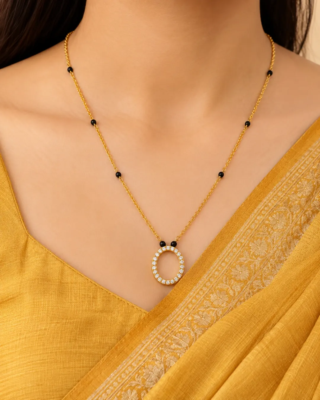 GOLD OVAL CRYSTAL PENDANT MANGALSUTRA NECKLACE.