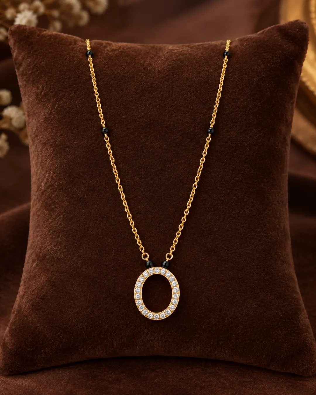 GOLD OVAL CRYSTAL PENDANT MANGALSUTRA NECKLACE.
