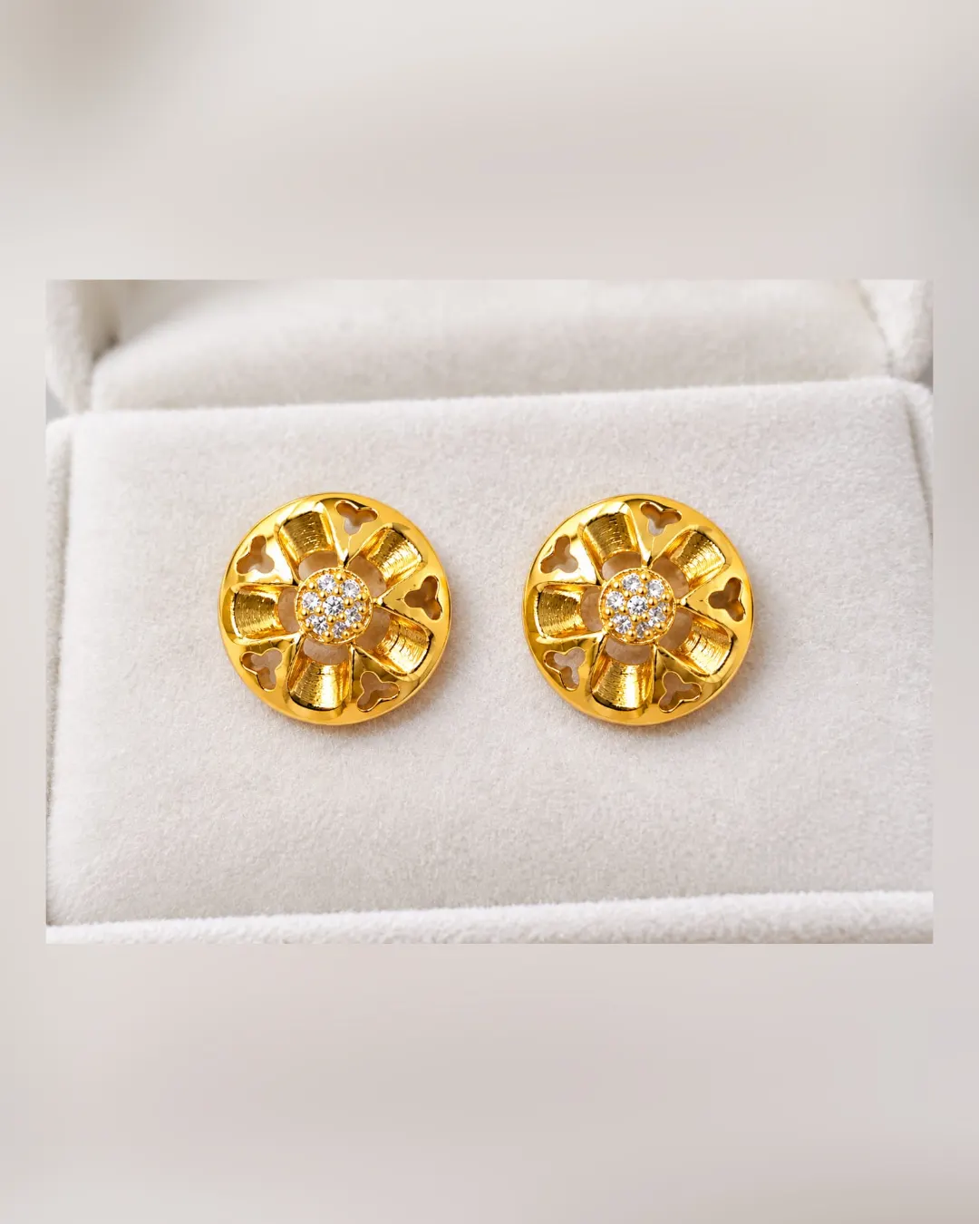 GOLDEN BLOOM ROUND STUD EARRINGS