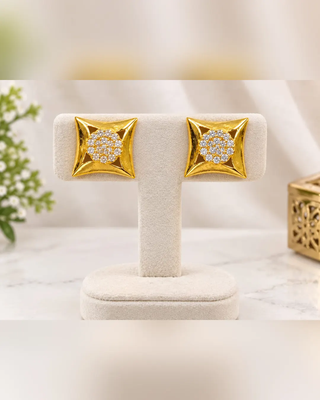 GOLDEN SQUARE SPARKLE STUD EARRINGS