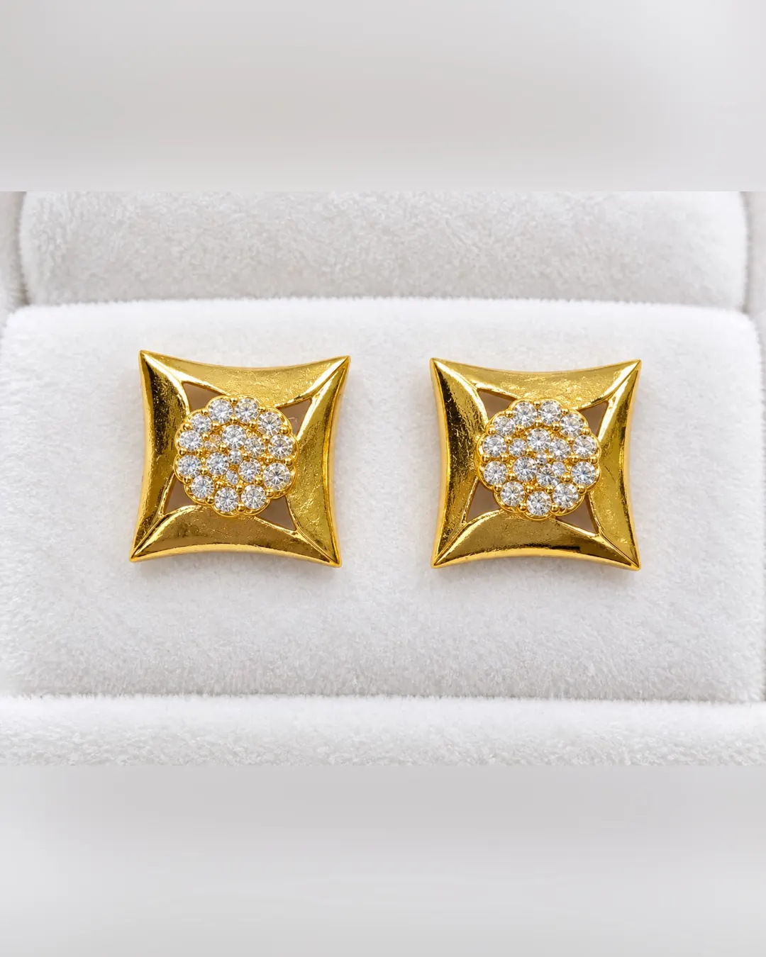 GOLDEN SQUARE SPARKLE STUD EARRINGS