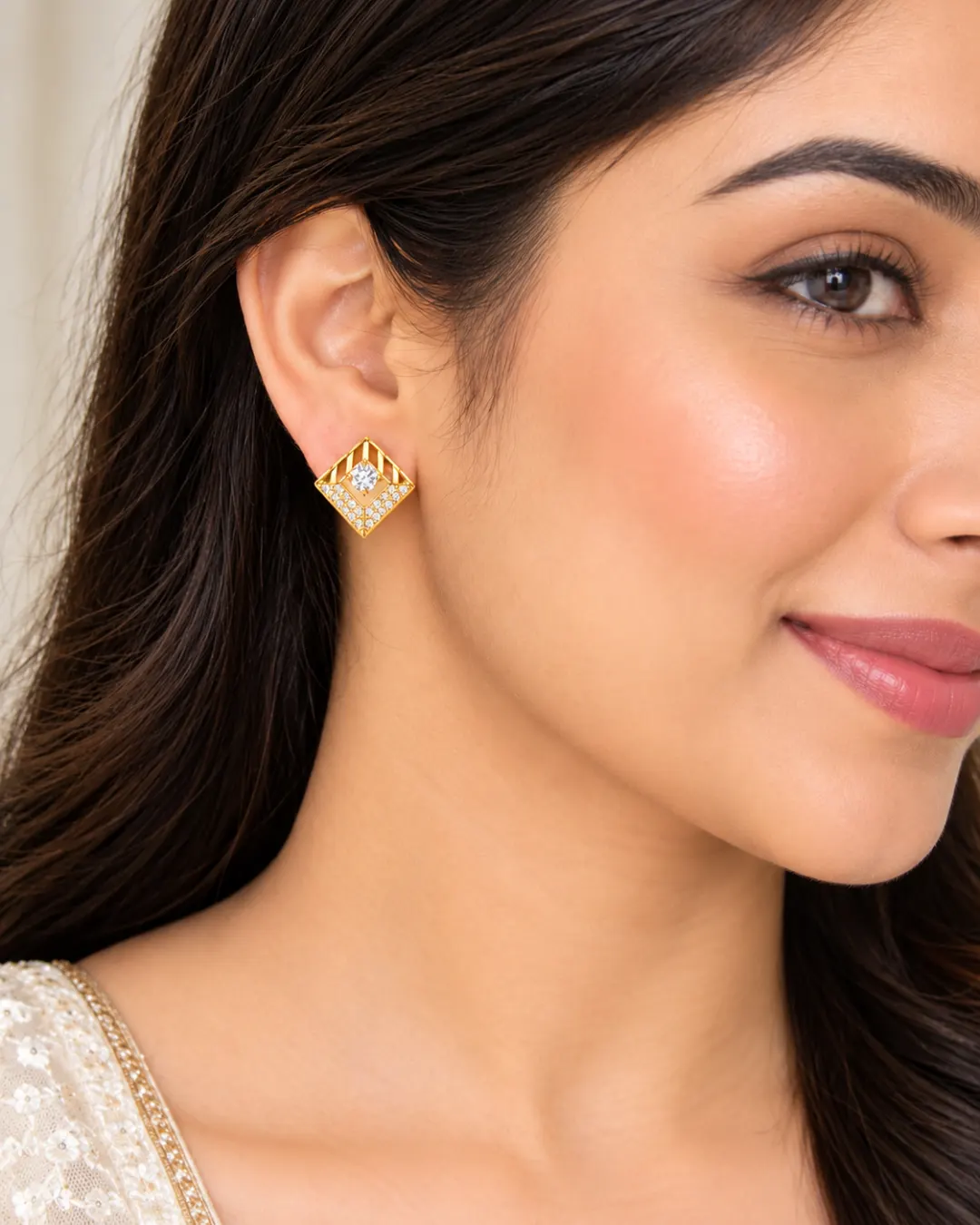GOLDEN DAIMOND GEOMETRIC SPARKLE STUD EARRINGS