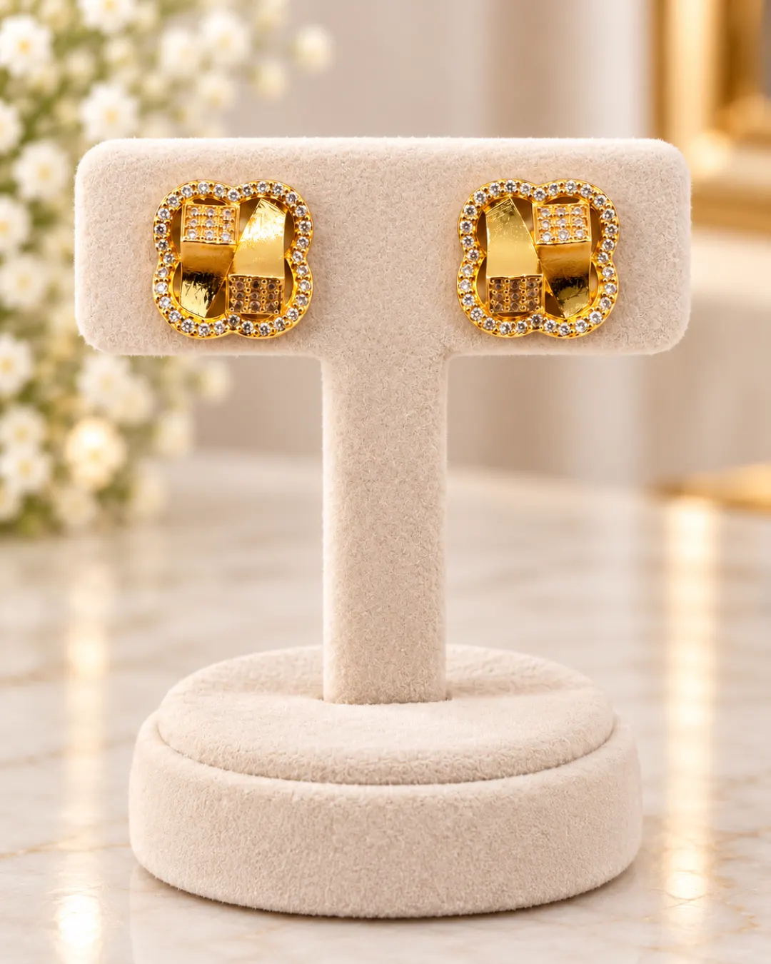 GOLDEN CLOVER SPARKLE STUD EARRINGS
