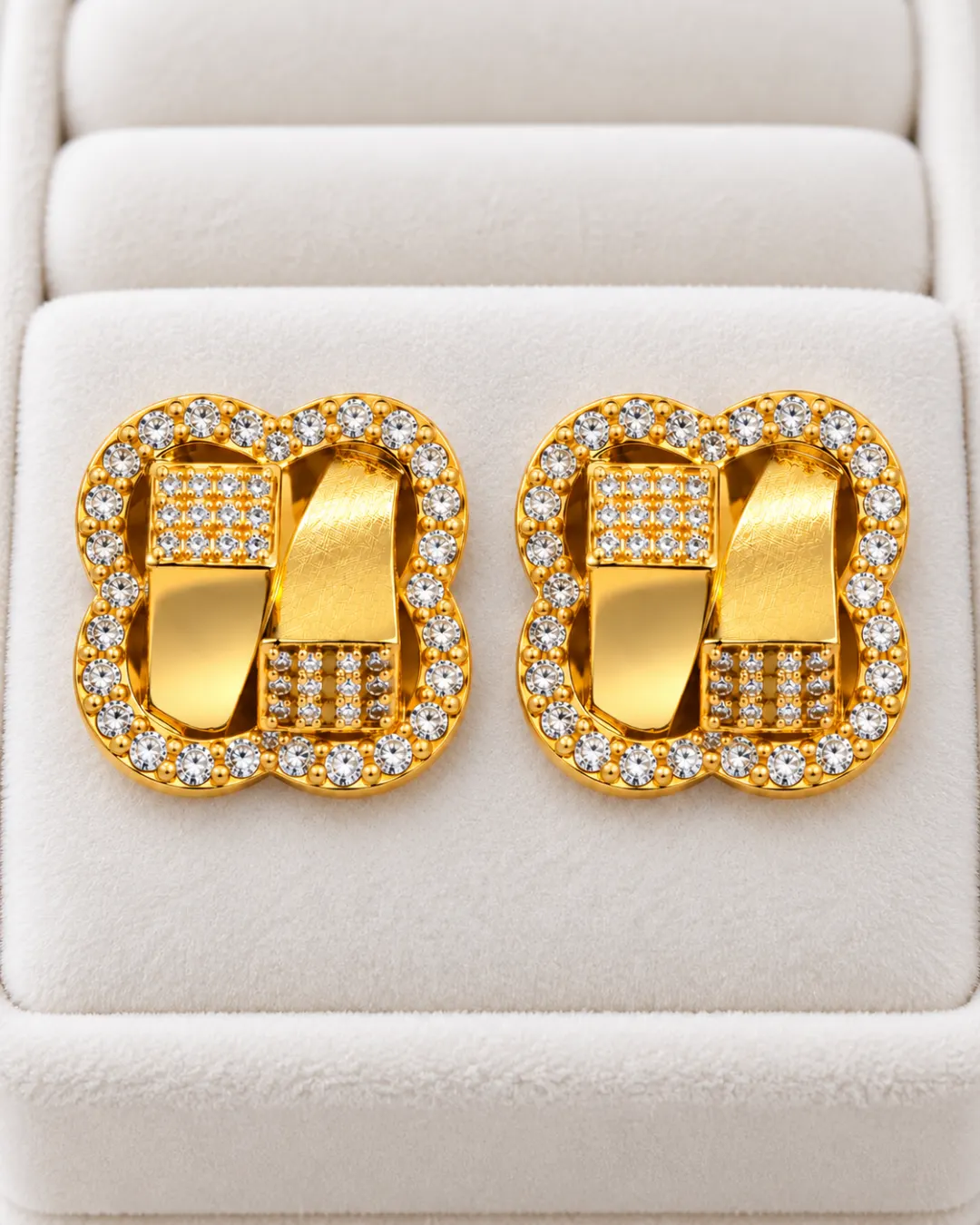 GOLDEN CLOVER SPARKLE STUD EARRINGS